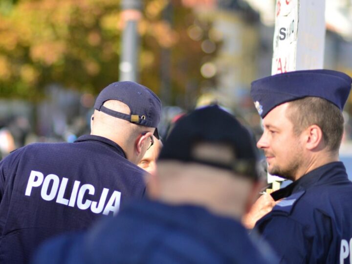Interwencja szczecińskich policjantów pod Hajnówką: Ratują życie 30-latka z atakiem padaczki