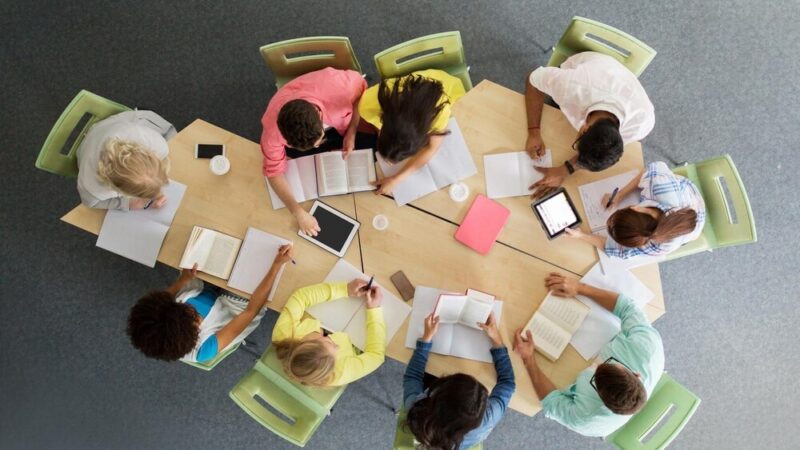Utalentowani uczniowie Hajnówki nagrodzeni stypendiami za osiągnięcia edukacyjne
