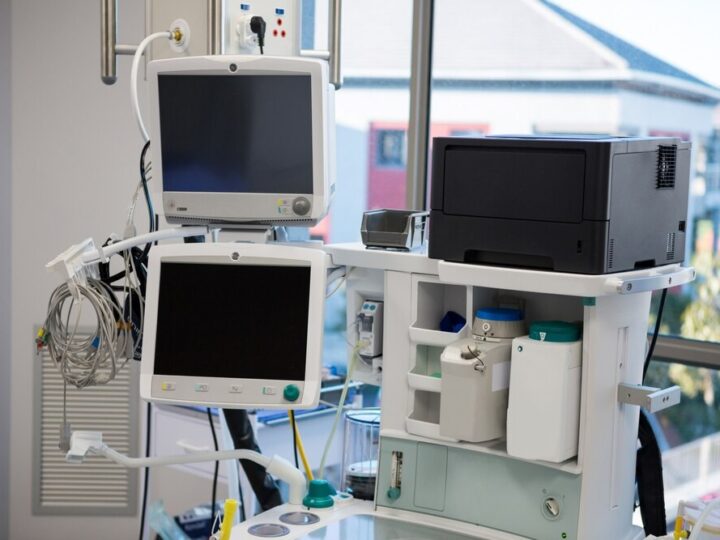 Dzieci uczą się bezpieczeństwa na Dziecięcej Akademii Policyjnej w Hajnówce