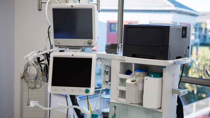 Dzieci uczą się bezpieczeństwa na Dziecięcej Akademii Policyjnej w Hajnówce