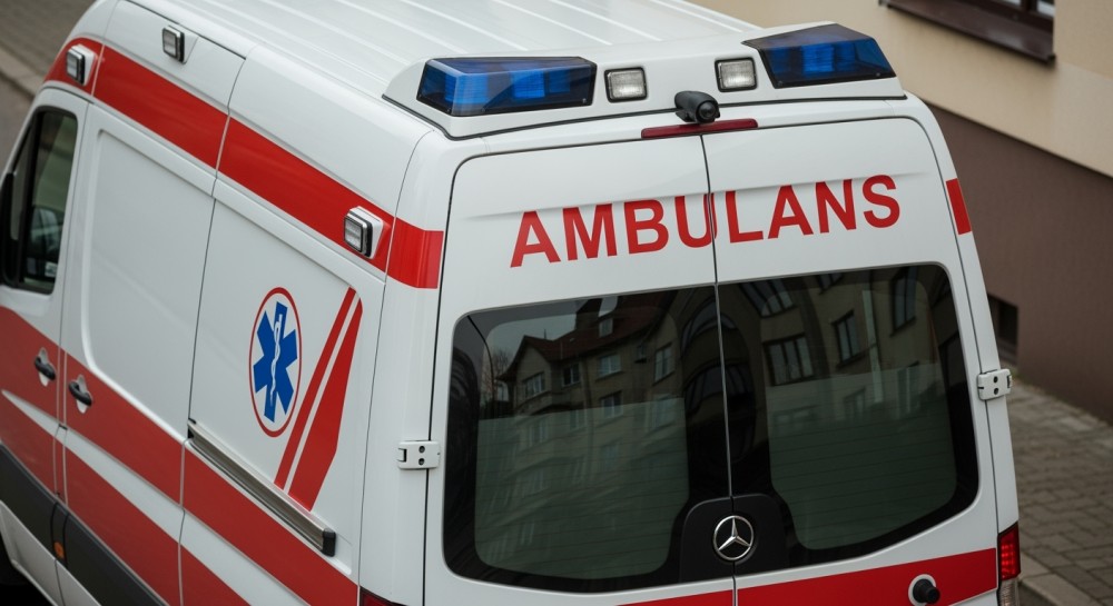 Policjanci uratowali 64-latka w płonącym domu