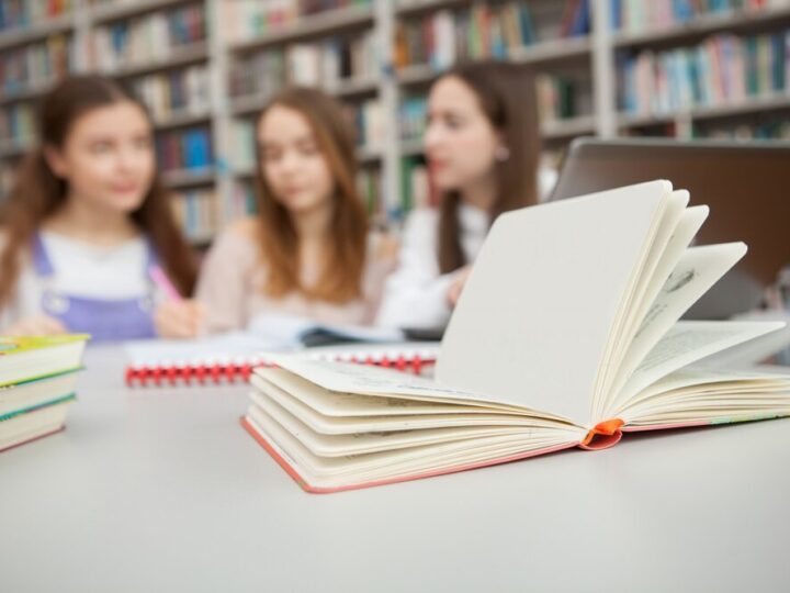 Uczelnie w Powiecie: Młodzież wybiera przyszłość na edukacyjnym wydarzeniu