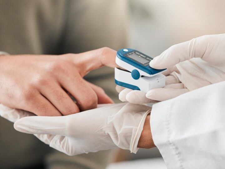 Policjanci uczą przewodników Białowieskiego Parku Narodowego pierwszej pomocy